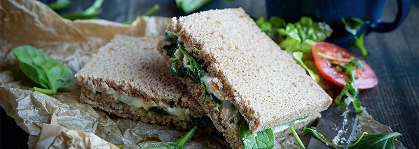 Grilled Bluecheese-Sandwich mit Blattspinat und Gorgonzola